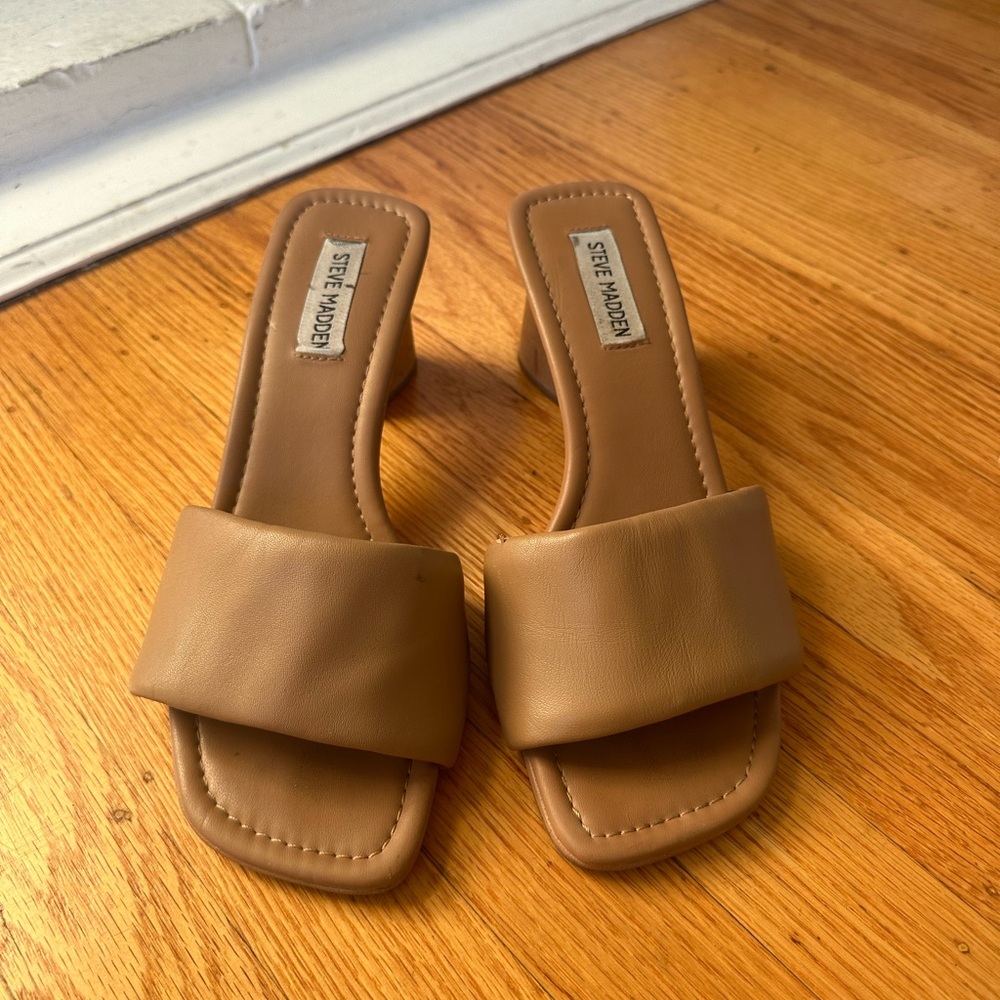 Steve Madden nude heeled sandal